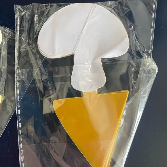 Sticky Gnat Traps (4 Packs 80 Total) Fun Assorted Natural Shapes Non-Toxic New - Picture 4 of 7